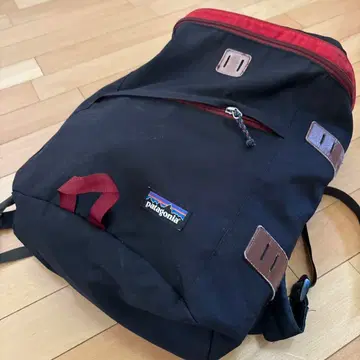 파타고니아 백팩 블랙/빨간색