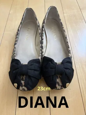 DIANA 레오파드 무늬 플랫슈즈