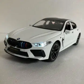 BMW M8 8시리즈 1/24 약 20cm 다이캐스트 미니카