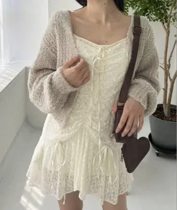 아이보리 레이스 슬리브리스 미니 원피스