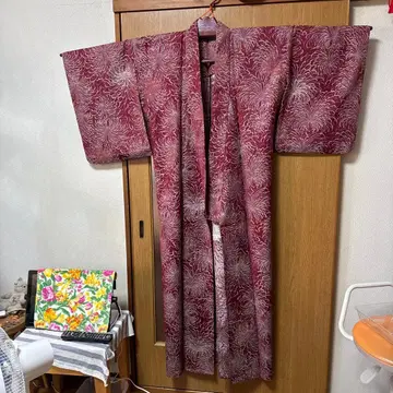적자색 꽃무늬 코몬 기모노