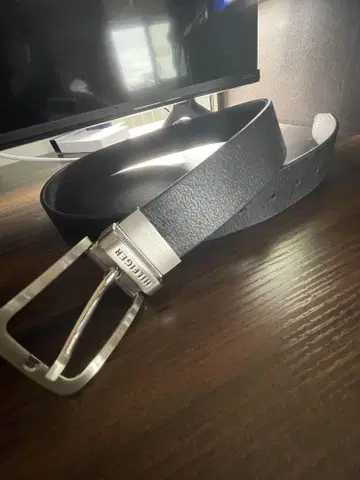 TOMMY HILFIGER 블랙 가죽 벨트