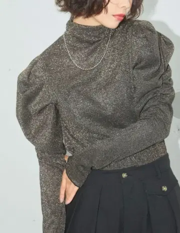 ELLE girl 라메 하이넥 퍼프 슬리브 상의