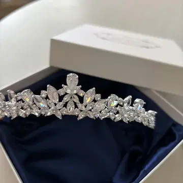 LoveTiara 크리스탈 티아라