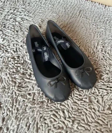 Melissa 블랙 플랫슈즈 37