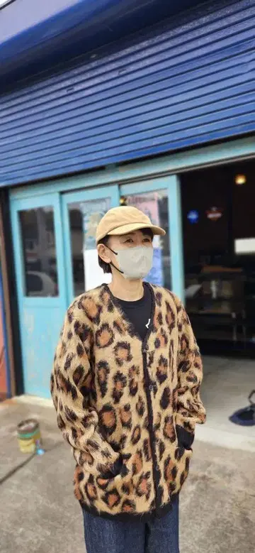 레오파드 무늬 모헤어풍 가디건