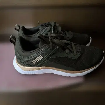 PUMA Soft Ride 스니커즈 블랙/골드