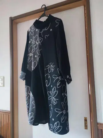 제니 가르송 꽃무늬 긴팔 원피스