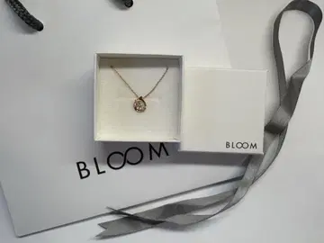 BLOOM 크리스탈 펜던트 목걸이 문스톤