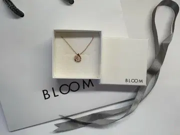 BLOOM 크리스탈 펜던트 목걸이 문스톤