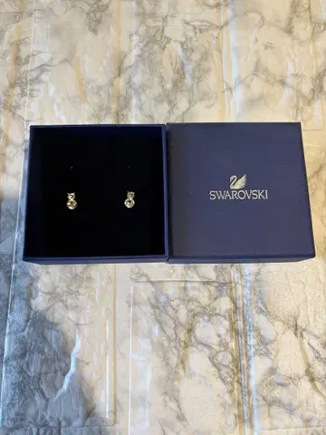 미사용 새상품! Swarovski 크리스탈 스터드 귀걸이