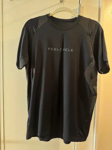FEELCYCLE 블랙 티셔츠
