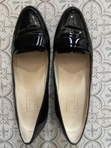 블랙 패턴트 레더 로퍼 22.5cm