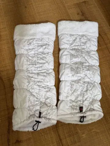 뉴발란스 화이트 퀼팅 레그 워머