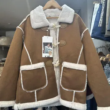 무스탕풍 브라운 자켓