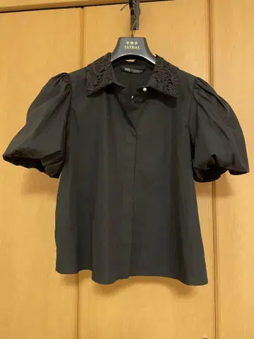 ZARA 블랙 퍼프 슬리브 반팔 셔츠 레이스 옷깃 미사용 새상품