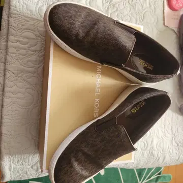 MICHAEL KORS 브라운 슬립온 스니커즈