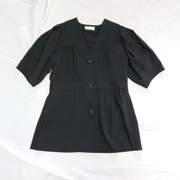 RIM.ARK 림아크 블랙 반팔 V넥 셔츠 블라우스