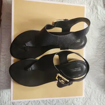 MICHAEL KORS 블랙 플립플랍