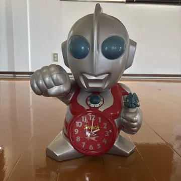 울트라맨 피규어형 알람 시계