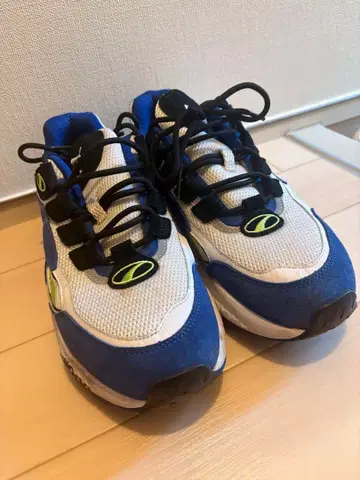 에어쿠션 밑창 스니커즈 파랑/화이트/블랙