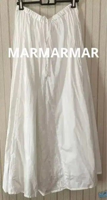미사용 새상품 MARMARMAR 화이트 코튼 플레어 스커트