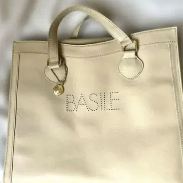 BASILE 베이지 가죽 핸드백 한정 상품