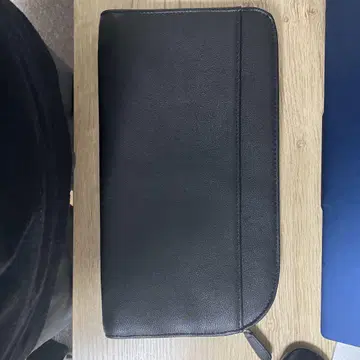 블랙 합성 피혁 클러치백