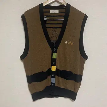 아다바트 브라운 니트 베스트 컬러풀 버튼 애니멀 그림 포함