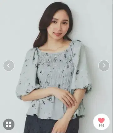새상품 플라워 셔링 페플럼 블라우스 택 포함