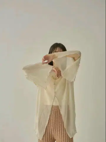 Eaphi slit button sheer tops ivory