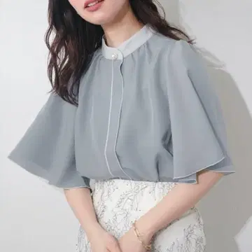 [미사용] natural couture 펄 버튼 노카라 블라우스