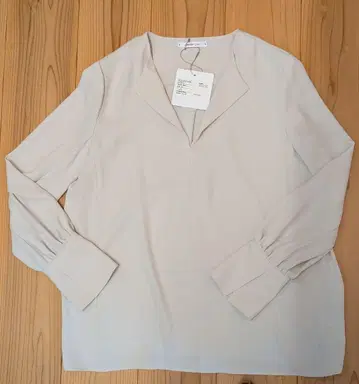 미사용 새상품 Daisy Sophisticated Blouse 현행 모델