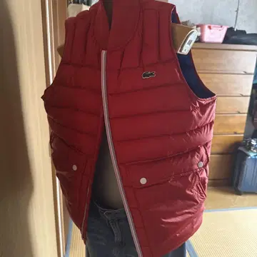 LACOSTE 빨간색 퀼팅 다운 베스트