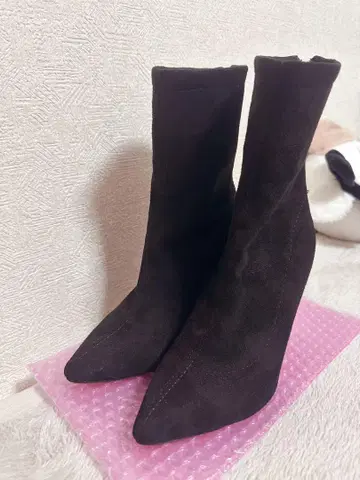 스웨이드 톤 핀힐 숏부츠