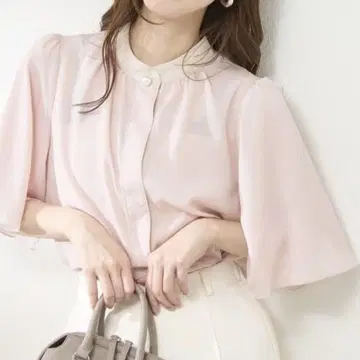 [미사용] natural couture 펄 버튼 노카라 블라우스