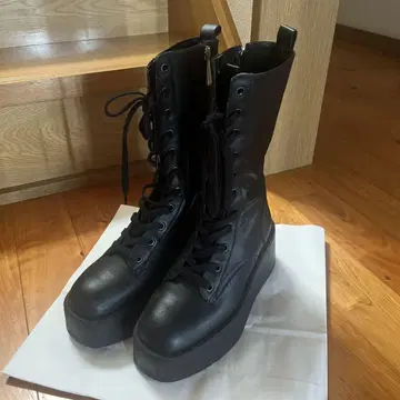 ZARA 부츠 레이스업 통굽 부츠