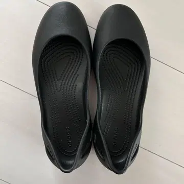 블랙 플랫슈즈 합성수지제
