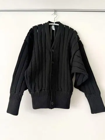 CFCL LOUVER METAL CARDIGAN 블랙 가디건