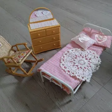 제니 인형 침대 화장대 락킹 체어 세트