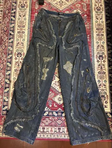 PERSONSOUL ALIENS DIRTY DENIM JEANS