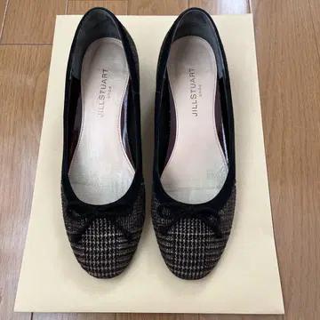 질스튜어트 펌프스 23