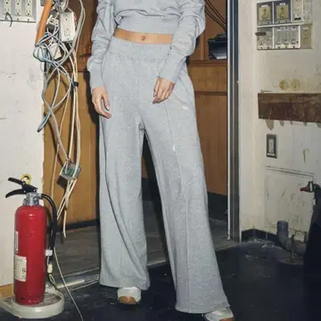 주에미 EMB Crease Sweat Pants 스웨트 팬츠