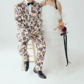 턱시도 꽃무늬