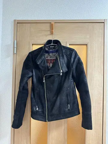 Desigual 블랙 가죽 자켓
