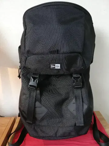 새상품급 NEW ERA 백팩 랙색 블랙 35L