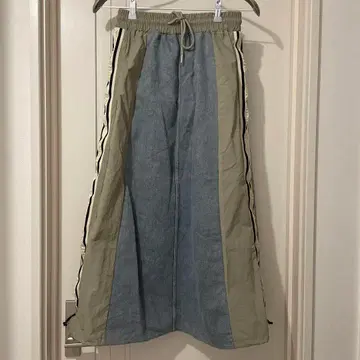 [26년 데님] 사이드 배색 데님 스커트 - 베이지 / F 새상품급