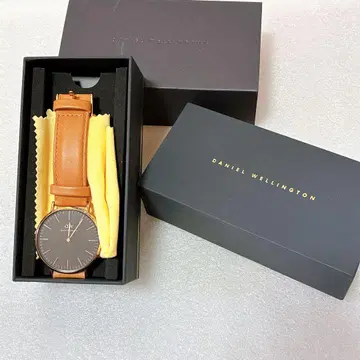 DANIEL WELLINGTON 브라운 가죽 시계 손목시계