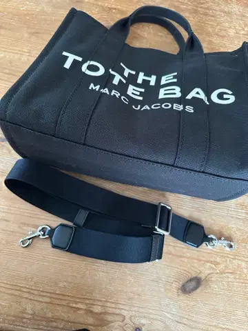 MARC JACOBS THE TOTE BAG