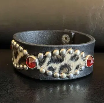 가죽 팔찌 2.5cm 폭 블랙 USA제 스터드 레오파드 무늬 [ L ]